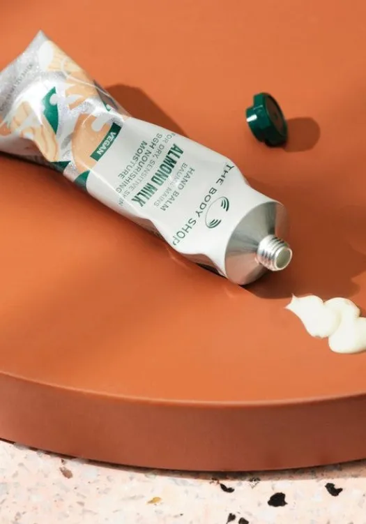 THE BODY SHOP Prodotti Corpo-Balsamo Mani Latte di Mandorla