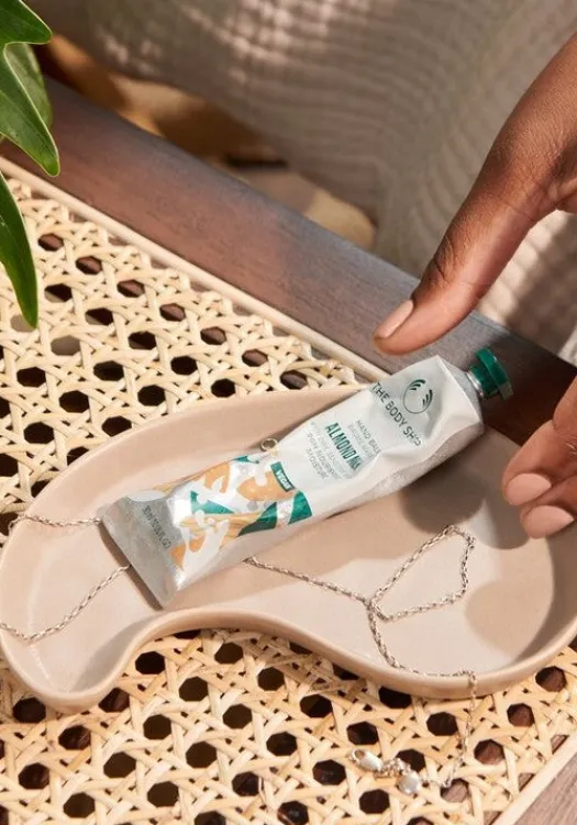 THE BODY SHOP Prodotti Corpo-Balsamo Mani Latte di Mandorla